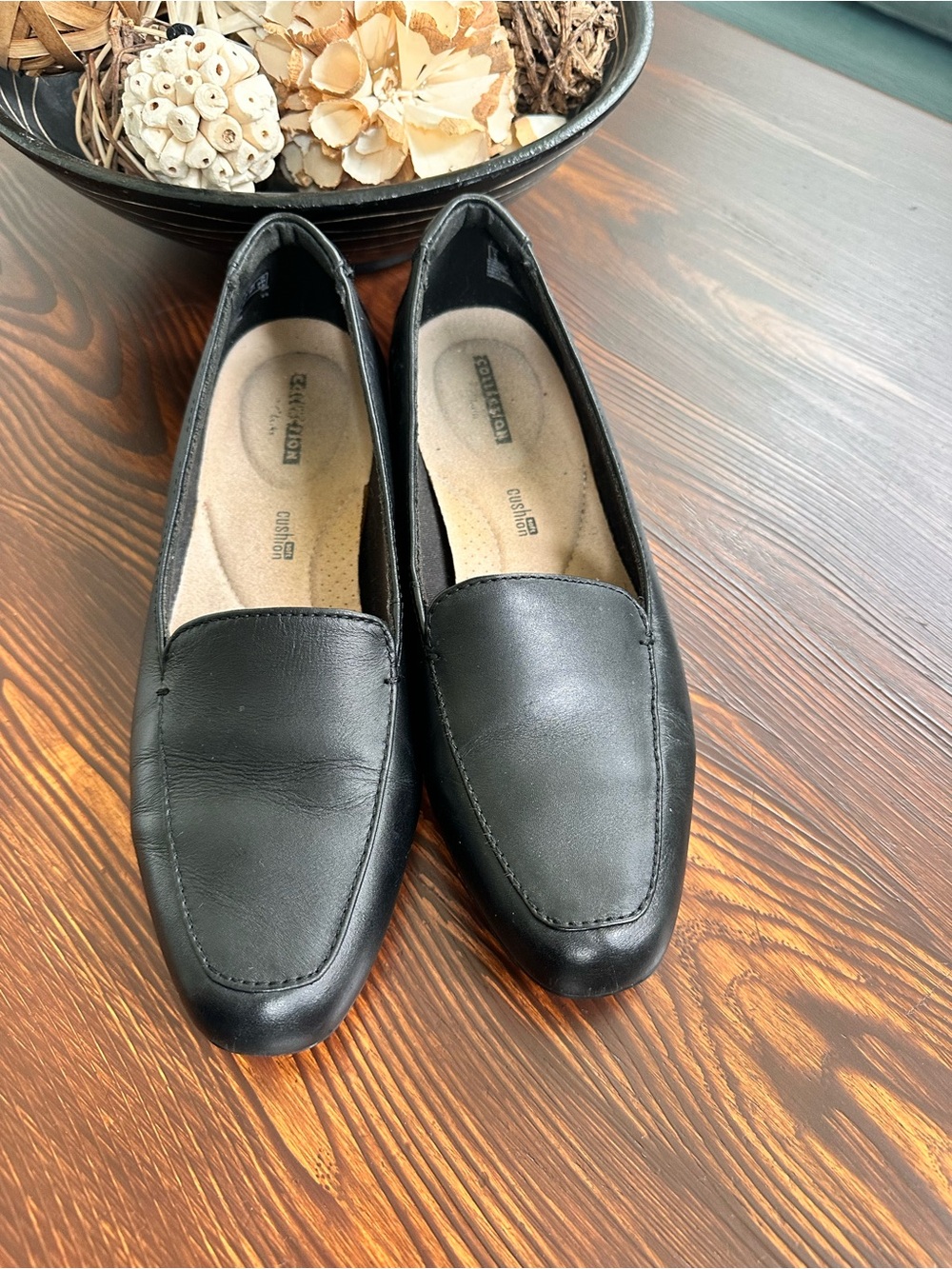 Clarks Juliet Lora Black Leather Loafers – Women’s 8.5